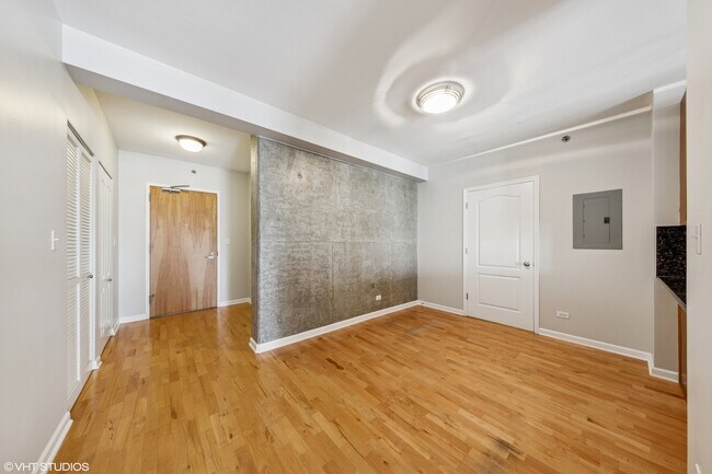 Building Photo - 1212 N Wells St