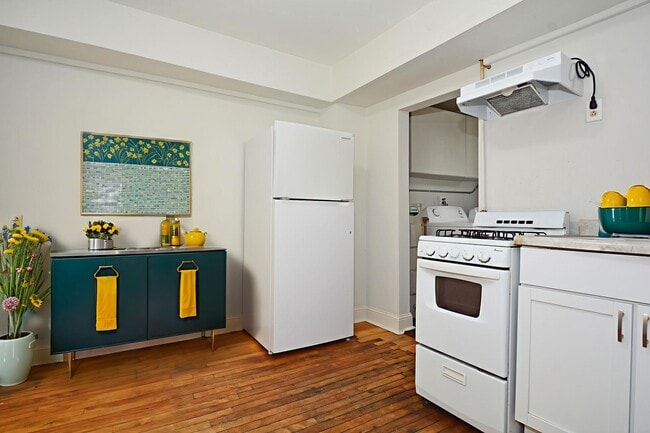 Building Photo - 920 22nd Ave NE