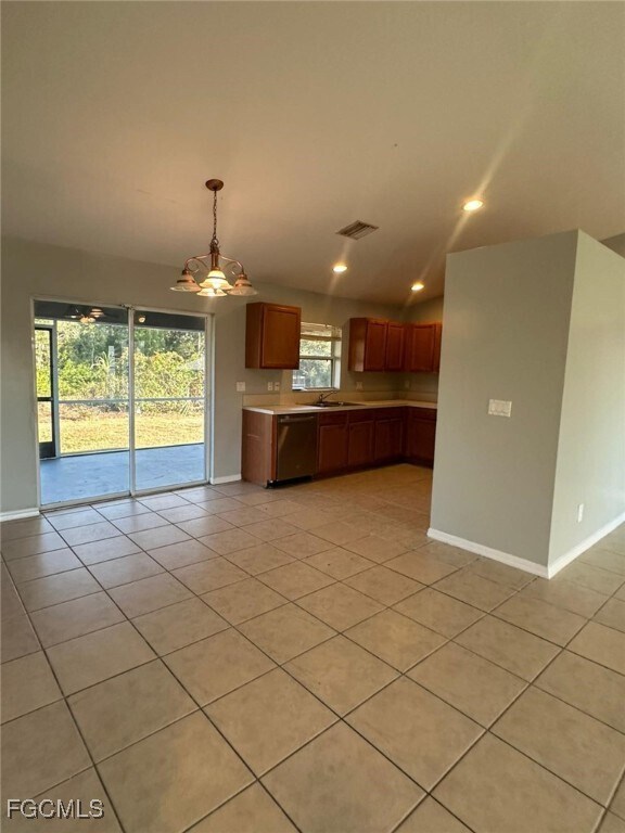 Building Photo - 395 Palomar Ave