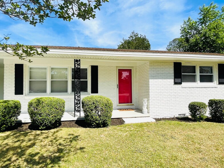 Building Photo - 2013 Lee Ave