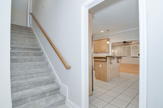 Building Photo - Large House on 3.5 Acres in Harlem