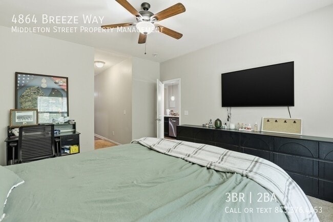 Building Photo - 4864 Breeze Way