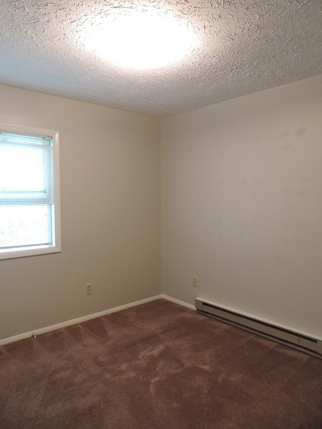 Building Photo - 4bd Lower Unit In Duplex Right Off New Market And Close To ASU