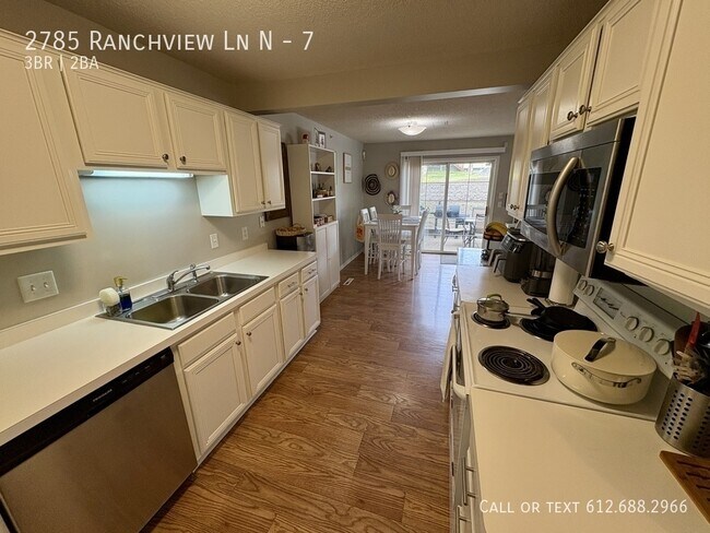 Building Photo - 2785 Ranchview Ln N