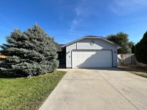 Building Photo - 3 Bed 2 Bath in Nampa!