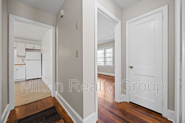 Building Photo - 1208 S 9th St