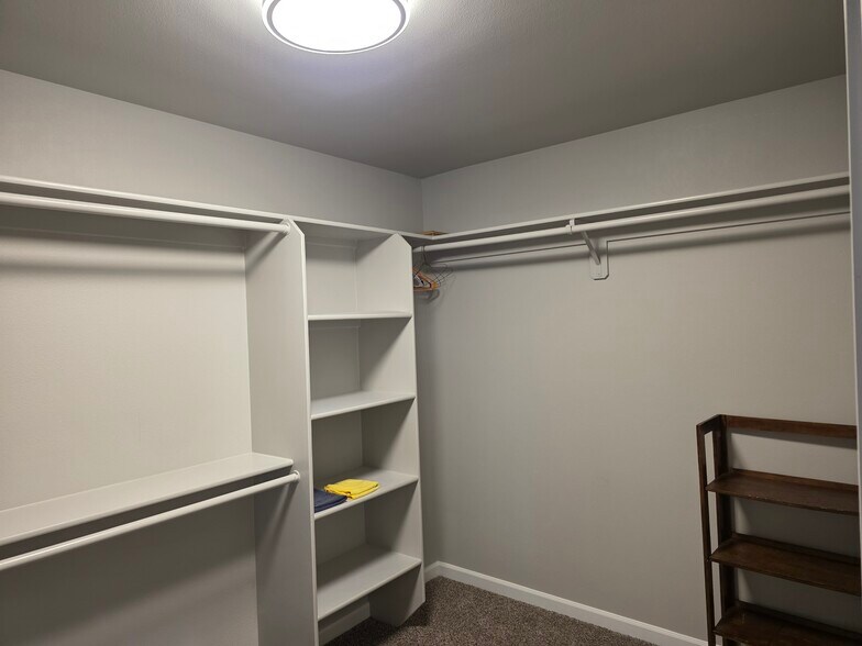 Walk-in private closet - 10721 NE 109th St