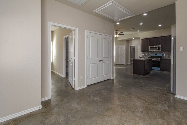 Building Photo - 15786 Cottonwood Dr