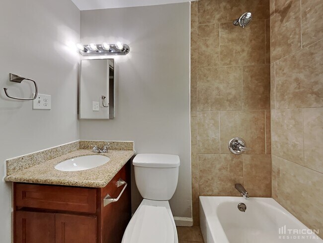 Building Photo - 6574 Golf View Dr