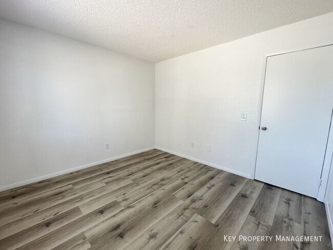 Building Photo - 2705 Jennydiane Dr