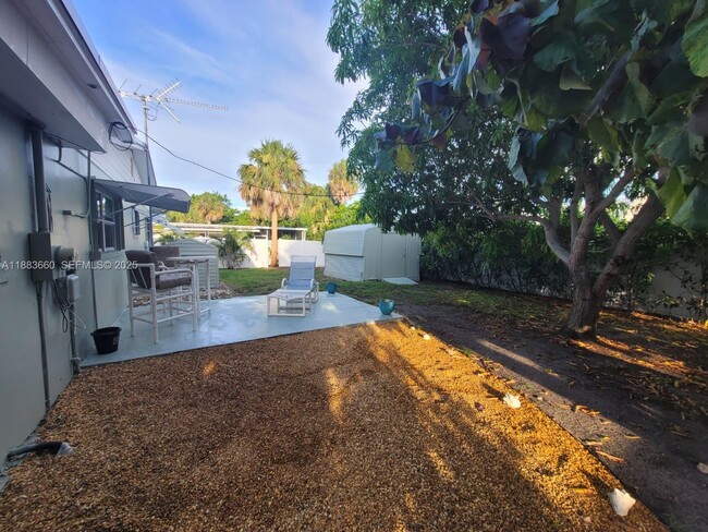 Building Photo - 1624 NE Orion St