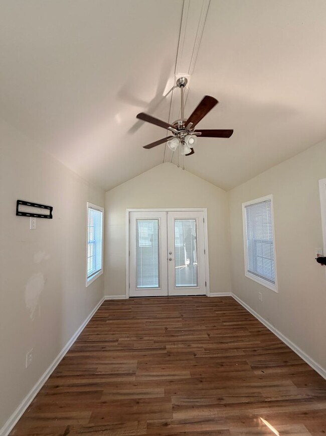 Building Photo - 42 Kilverstone Way