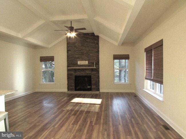 Building Photo - 20 Parker Dr