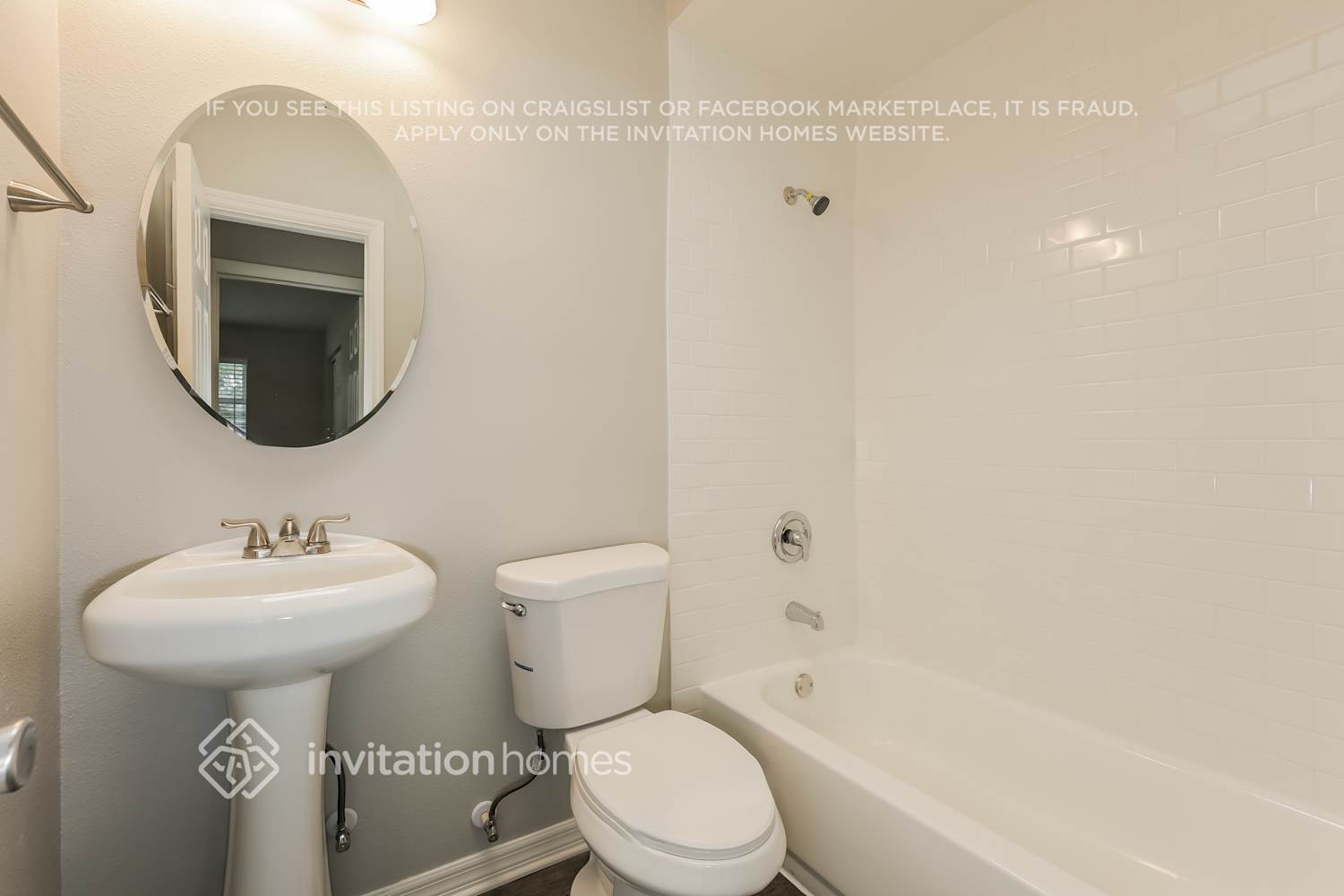 Building Photo - 813 E River Dr