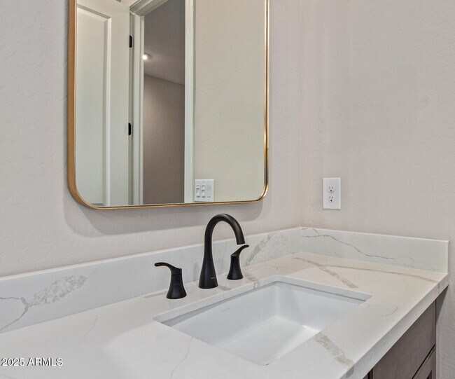 Building Photo - 2121 W Sonoran Desert Dr