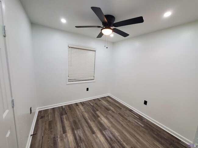 Building Photo - 7650 Gov Derbigny Dr