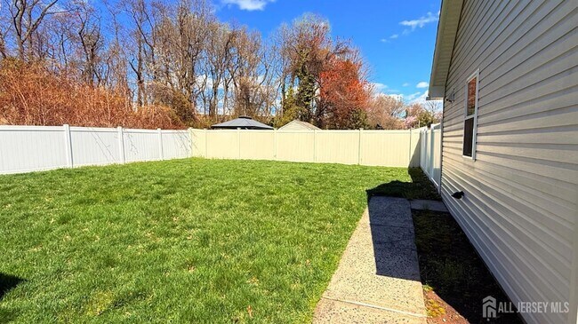 Building Photo - 39 Caldwell Rd