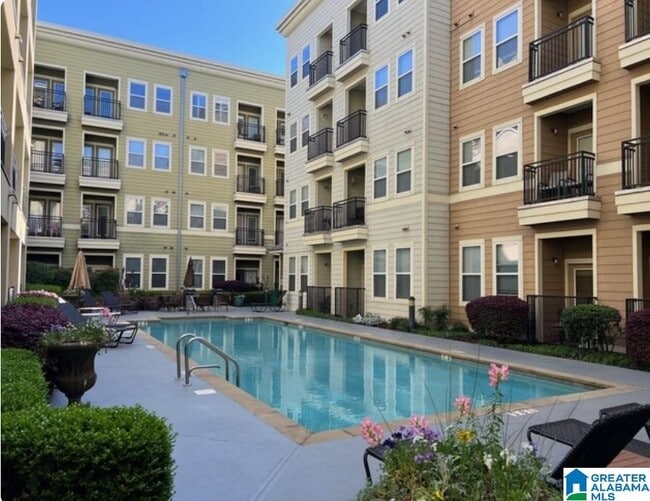 Building Photo - 401 20th St S