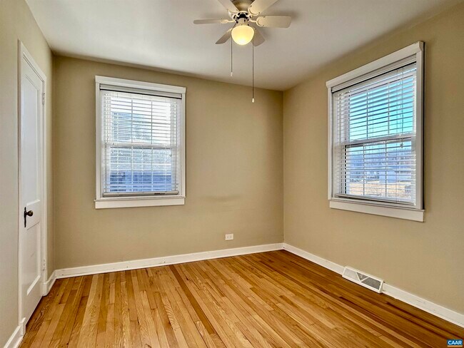 Building Photo - 814 Altavista Ave