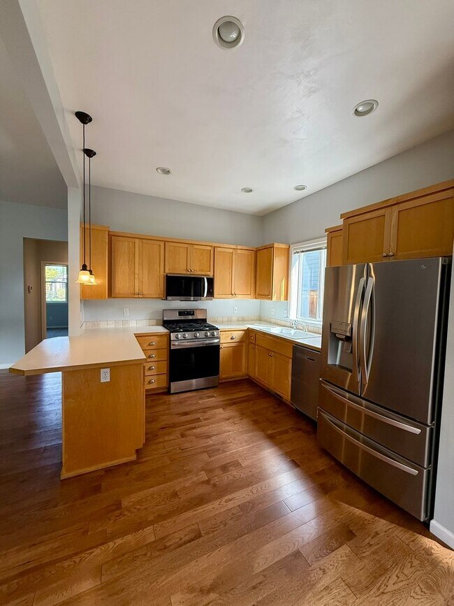 Building Photo - Single Level Cresent Meadows Home