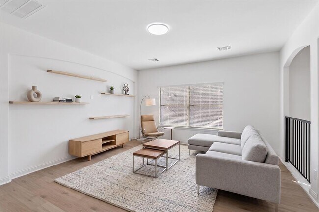 Building Photo - 3831 Sapphire Loop