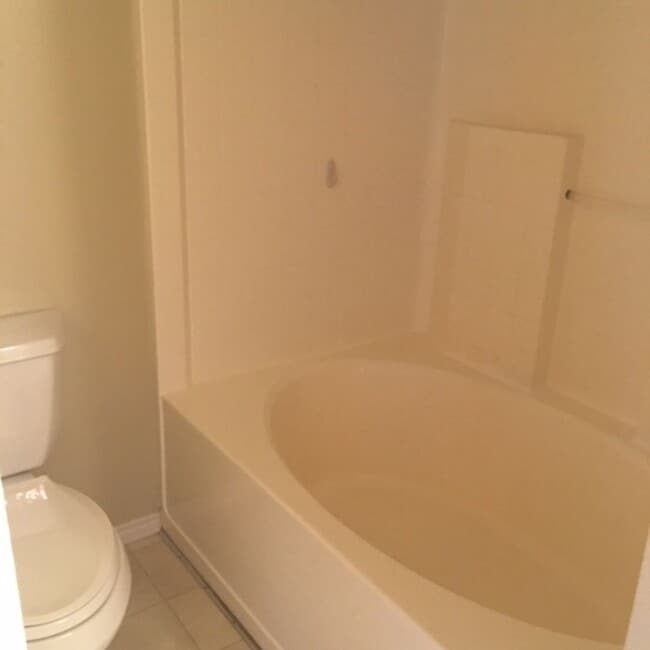 Building Photo - 75 N Hampton Pl