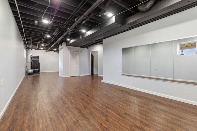 Building Photo - Incredibly beautiful 4 Bedroom 2.5 Bath Home