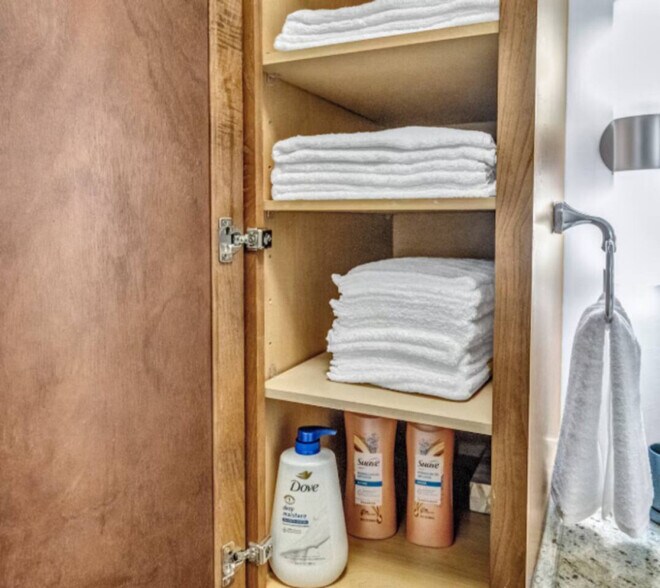 Building Photo - 1555 Elm St