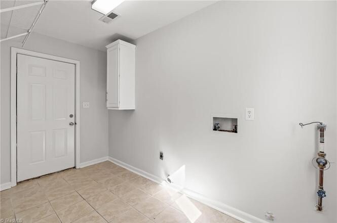 Building Photo - Room in House on Merry Oaks Trail