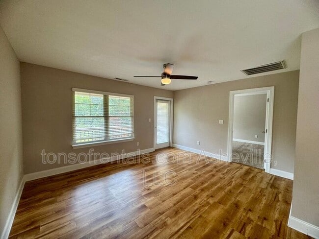 Building Photo - 252 Wash Creek Dr