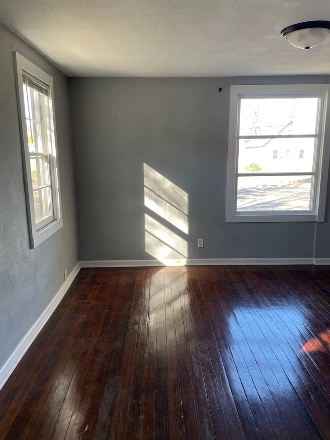 Building Photo - 706 E St Germain St