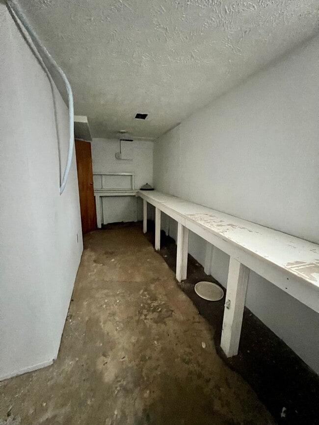 Building Photo - Newly Updated 3-bed 1.5-bath House in South Omaha, close to 13th St and downtown