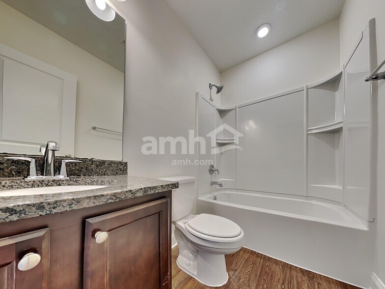 Building Photo - 917 Sunny Stroll Dr