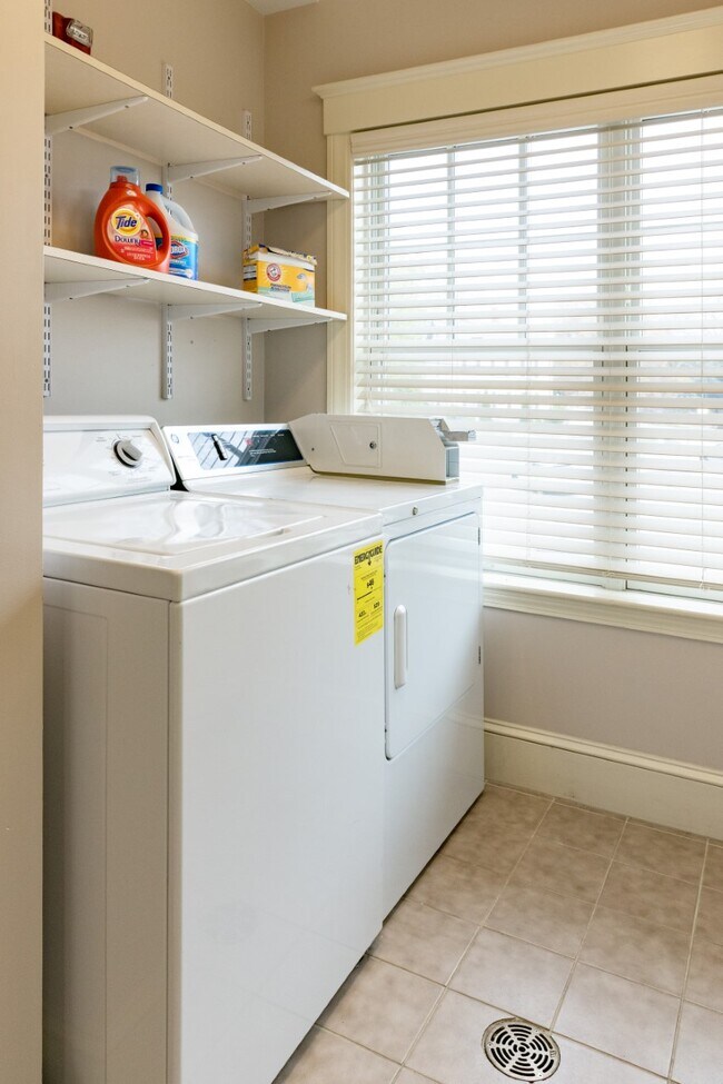 Free Laundry - 868 Highland Ave