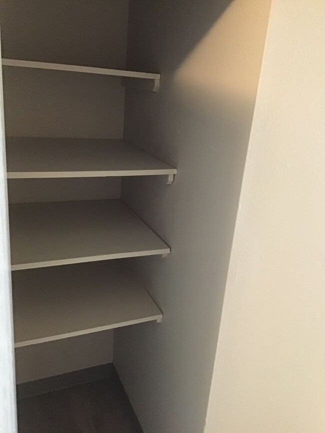 Building Photo - Spacious 2 Bedroom in Downtown Omaha