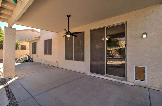 Building Photo - 2026 E County Down Dr