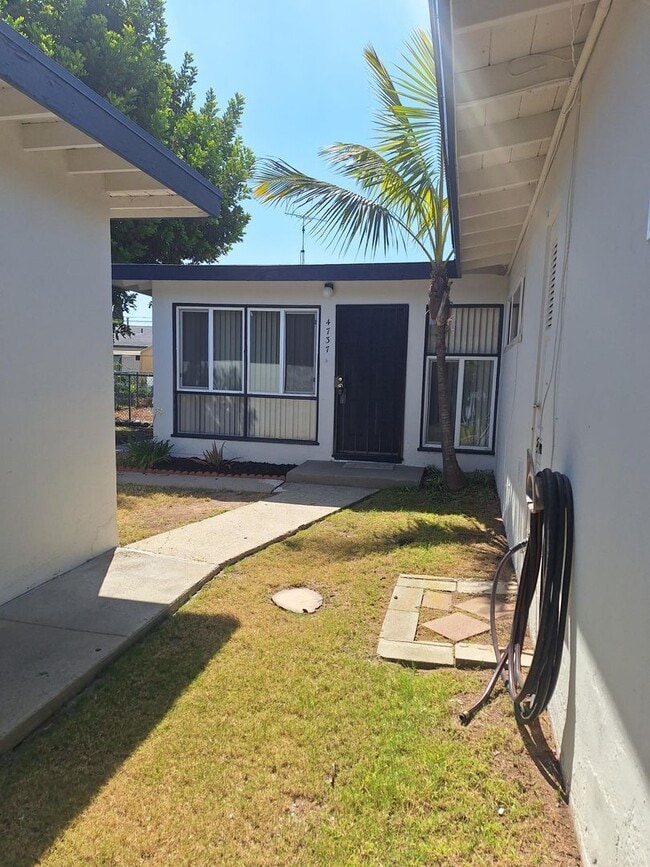 Building Photo - Beautifully Renovated 3-Bedroom, 1-Bath Duplex in Clairemont