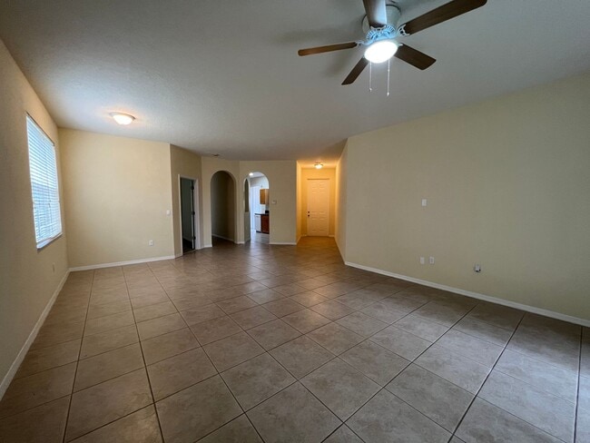Building Photo - * Coming Soon* 2 Bedroom with Den, 2 Bath in Lake Forest in Saint Lucie west