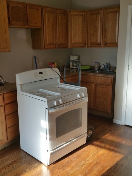 Kitchen - 1740 N Spaulding Ave
