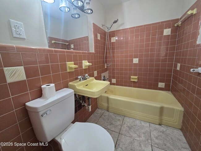 Building Photo - 39 E Azalea Cir