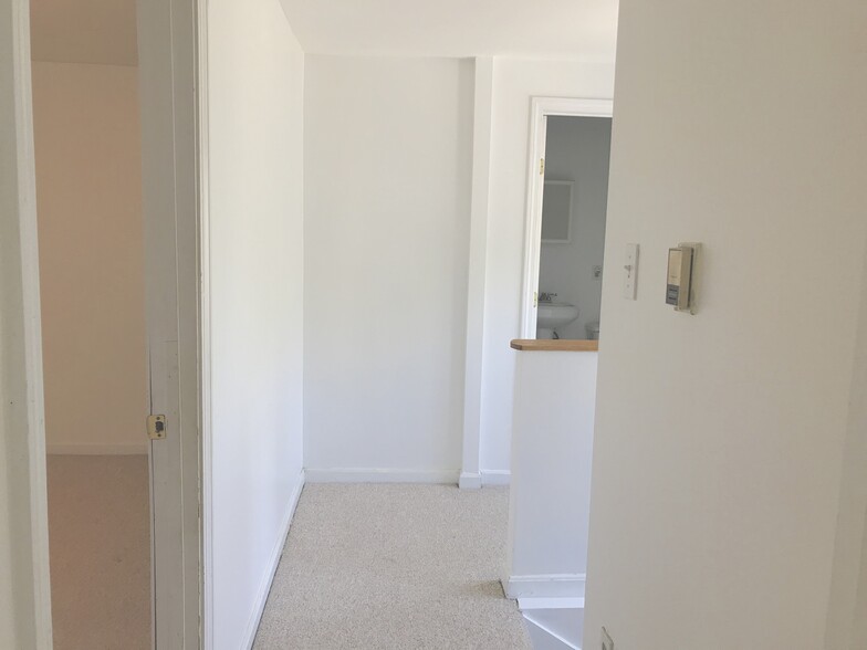 Building Photo - 21 Central St