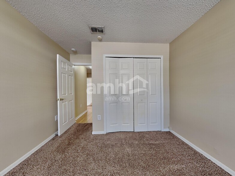 Building Photo - 30541 Double Dr