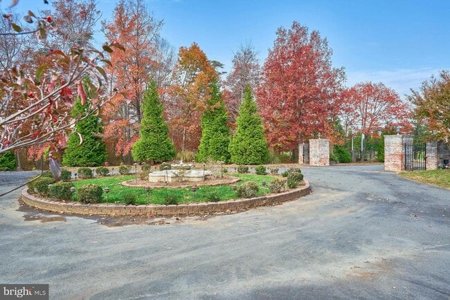 Building Photo - 12815 Braddock Rd