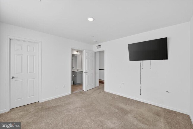 Building Photo - 111 Touhey Dr