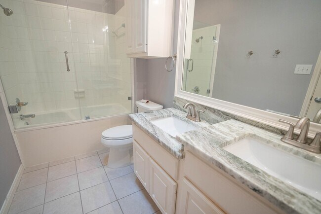 Building Photo - 1515 Drew St