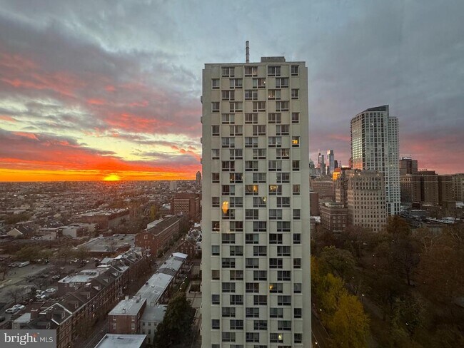 Building Photo - 241 S 6th St