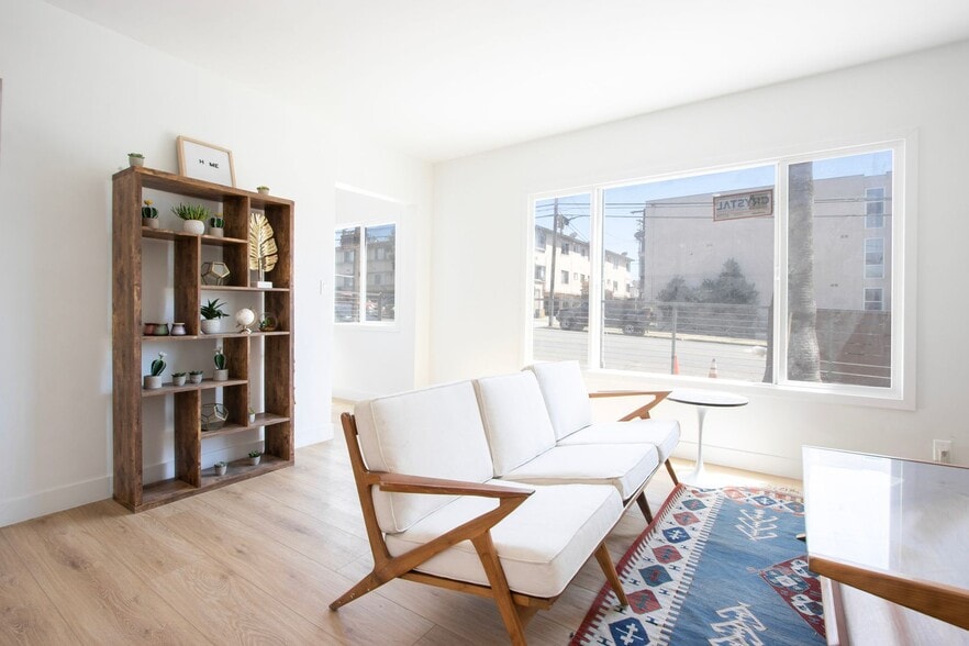 Interior Photo - 4019 Oakwood