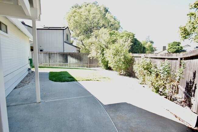 Building Photo - 4400 Sunrise Ct