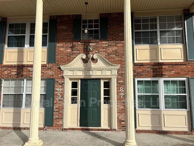 Building Photo - 1920 E Edgewood Dr