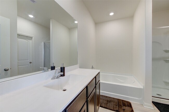Building Photo - 10702 Millet Ct